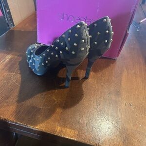 Shoe Dazzle Black Studded Camouflage Heels